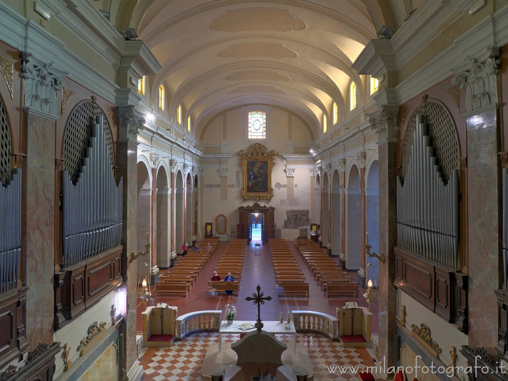 Pesaro (Pesaro e Urbino) - Navata del Santuario della Madonna delle Grazie